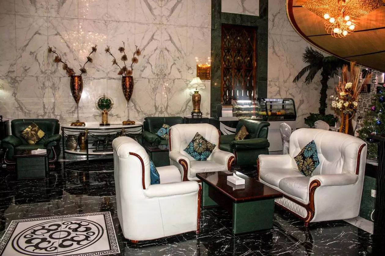 MYFAIR_SHABAVIZ (4).jpg